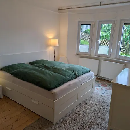 S-bahn Nah Stuttgart - Weinberg Ruhe - Verkehrsangebunden - Traumhaft Schoen