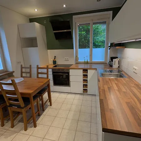 S-bahn Nah Stuttgart - Weinberg Ruhe - Verkehrsangebunden - Traumhaft Schoen Esslingen am Neckar