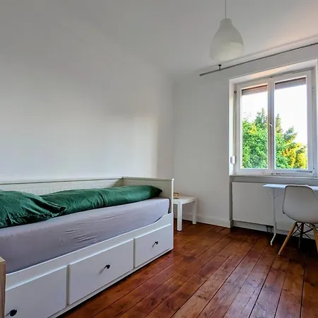 S-bahn Nah Stuttgart - Weinberg Ruhe - Verkehrsangebunden - Traumhaft Schoen *